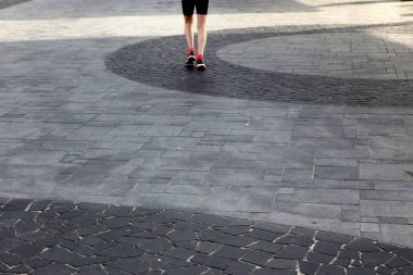 Kaldırım sokak şehir iki tarafında bulunan bir yaya geçit olduğunu. 