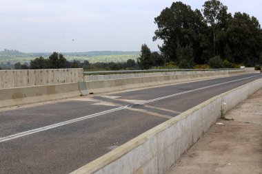 Köprü - bir engel dikilmiş bir yapay yapısı 