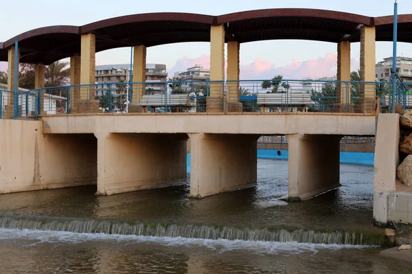 Brücke Eine Künstliche Konstruktion Die Über Einem Hindernis Errichtet Wurde — Stockfoto