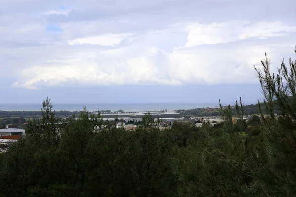 Paisagem Uma Pequena Cidade Nas Margens Mediterrâneo Israel — Fotografia de Stock