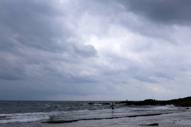 Bulutlar ve bulutlar gökyüzünde 