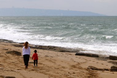 Kumdaki Akdeniz kıyısında 