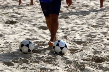 Kumdaki Akdeniz kıyısında 