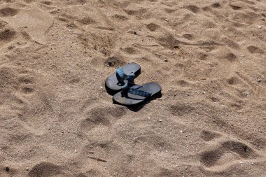 Kumdaki Akdeniz kıyısında 