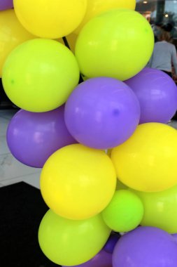 Hava daha hafif farklı renkler balonlar 