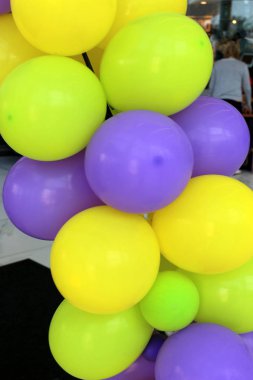 Hava daha hafif farklı renkler balonlar 
