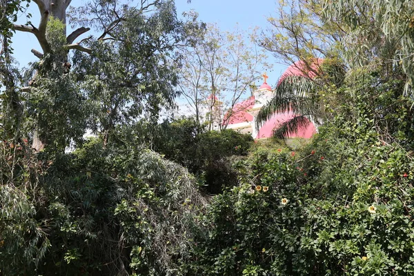 Israil 'de Kinneret Gölü kıyılarında Capernaum Milli Parkı 'nda 12 Havariler Kilisesi 