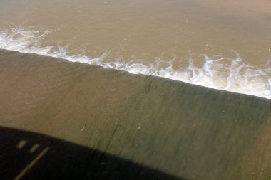 su renk ve sığ suda offshore yansımalar 