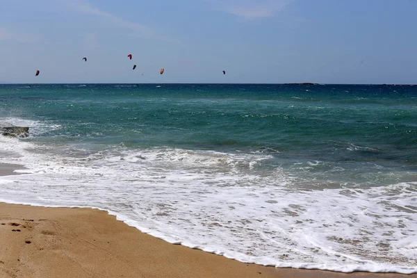 Kitesurf Chevauchant Les Vagues Méditerranée Sur Des Panneaux Lumineux Spéciaux — Photo