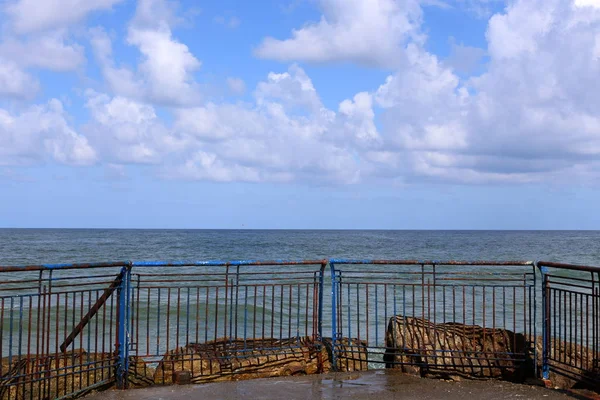Μεταλλικό Φράχτη Στις Ακτές Της Μεσογείου Στο Βόρειο Ισραήλ — Φωτογραφία Αρχείου