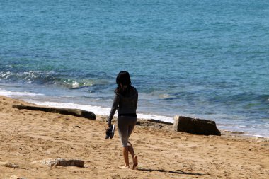 adam Kuzey İsrail'Akdeniz kıyısında 