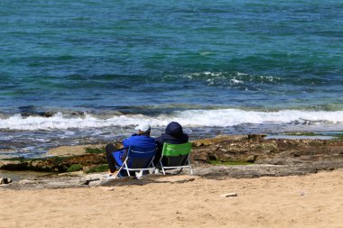 adam Kuzey İsrail'Akdeniz kıyısında 