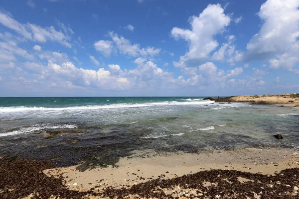 イスラエル共和国の州の北の地中海の海岸 — ストック写真