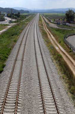 Demiryolu rayları ve uyuyanlar İsrail devletinin kuzeyinde döşenmiş 