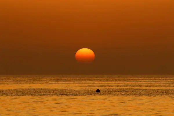 Sol Pone Sobre Horizonte Mar Mediterráneo Norte Israel Termina Día — Foto de Stock