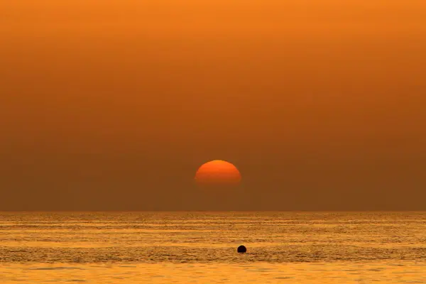 Sol Pone Sobre Horizonte Mar Mediterráneo Norte Israel Termina Día — Foto de Stock