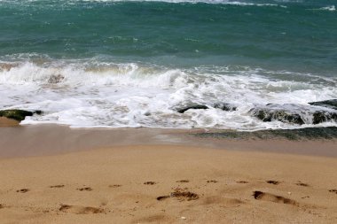 Kumdaki Kuzey İsrail'Akdeniz kıyısında 
