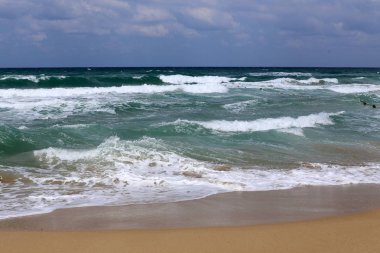 Israil eyaletinin kuzeyinde Akdeniz kıyısı 