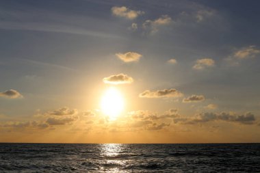 Sunset bulvarında Akdeniz'de Kuzey İsrail devleti 