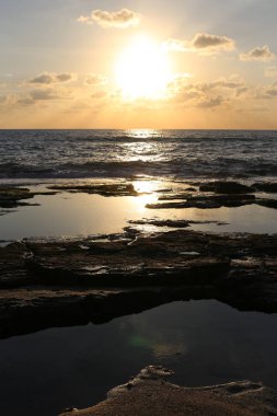 Sunset bulvarında Akdeniz'de Kuzey İsrail devleti 