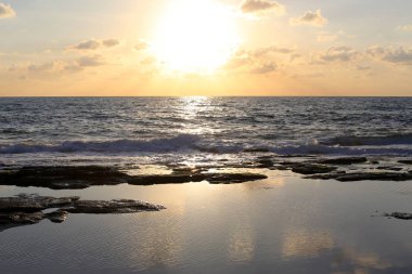 Sunset bulvarında Akdeniz'de Kuzey İsrail devleti 