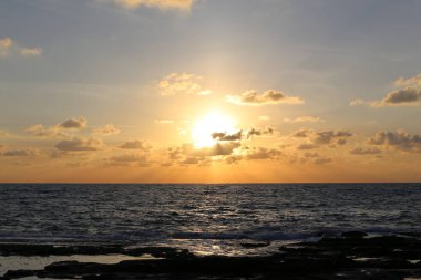 Sunset bulvarında Akdeniz'de Kuzey İsrail devleti 