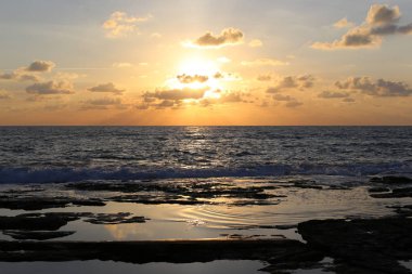 Sunset bulvarında Akdeniz'de Kuzey İsrail devleti 
