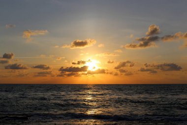 Sunset bulvarında Akdeniz'de Kuzey İsrail devleti 