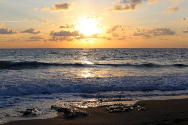 Sunset bulvarında Akdeniz'de Kuzey İsrail devleti 