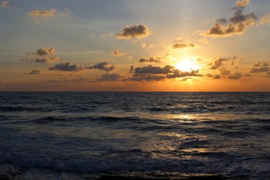 Sunset bulvarında Akdeniz'de Kuzey İsrail devleti 