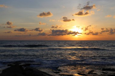 Sunset bulvarında Akdeniz'de Kuzey İsrail devleti 