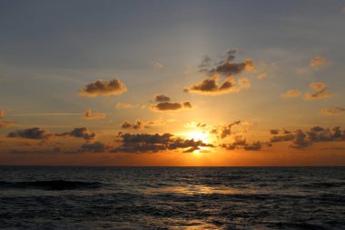 Sunset bulvarında Akdeniz'de Kuzey İsrail devleti 