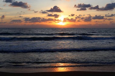 Sunset bulvarında Akdeniz'de Kuzey İsrail devleti 
