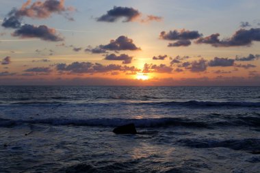 Sunset bulvarında Akdeniz'de Kuzey İsrail devleti 