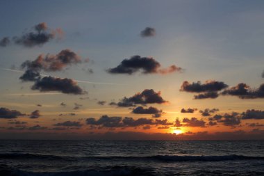 Sunset bulvarında Akdeniz'de Kuzey İsrail devleti 