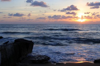 Sunset bulvarında Akdeniz'de Kuzey İsrail devleti 