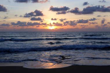 Sunset bulvarında Akdeniz'de Kuzey İsrail devleti 