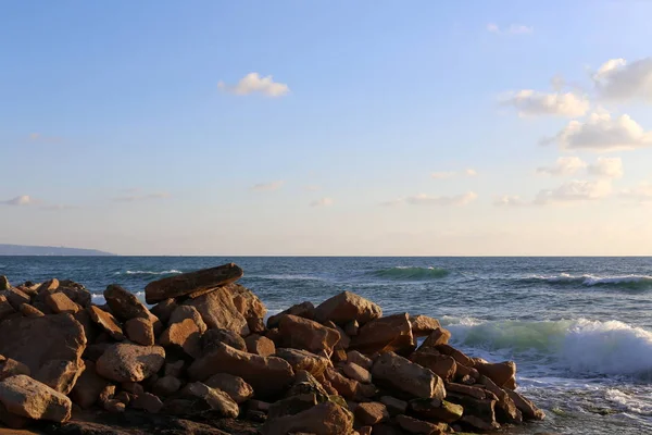 Камни Снаряды Лежат Берегах Средиземного Моря Севере Израиля — стоковое фото