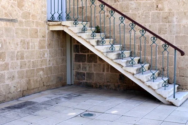 yukarı ve aşağı tırmanmaya merdiven adımlar bir dizi oluşur 