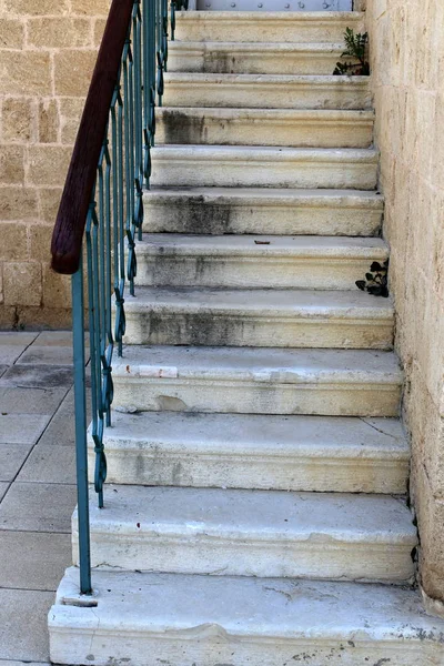 yukarı ve aşağı tırmanmaya merdiven adımlar bir dizi oluşur 