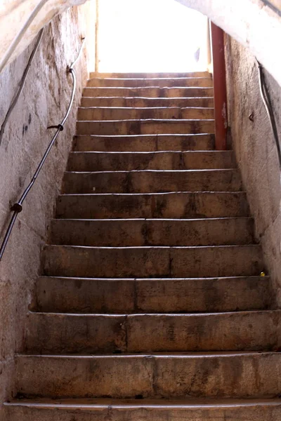 yukarı ve aşağı tırmanmaya merdiven adımlar bir dizi oluşur 