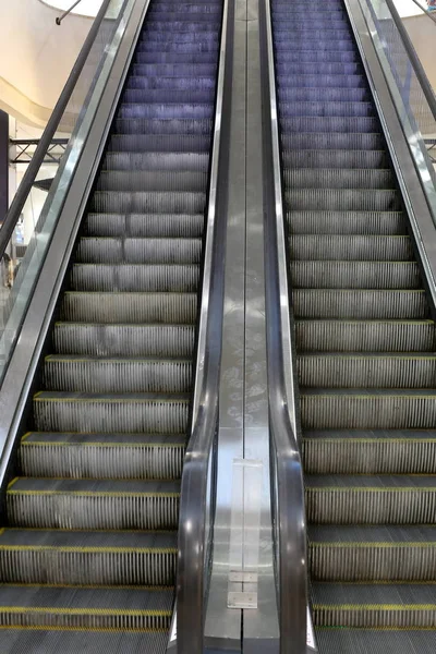 Escalera Para Subir Bajar Consiste Una Serie Escalones —  Fotos de Stock