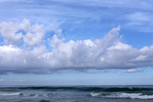 Niebie Nad Morzem Północnej Części Izraela Chmur Pływających — Zdjęcie stockowe