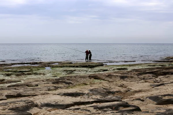 Man Vilar Vid Medelhavets Strand Norra Israel — Stockfoto