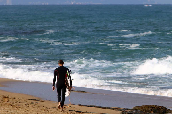 Kuzey Srail Akdeniz Kıyılarında Dinlenen Adam — Stok fotoğraf