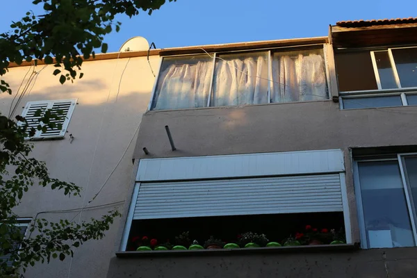 Balcón Servir Las Plantas Superiores Zona Del Edificio Con Barandillas — Foto de Stock