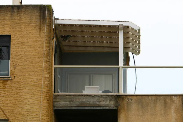 Balcón Servir Las Plantas Superiores Zona Del Edificio Con Barandillas — Foto de Stock