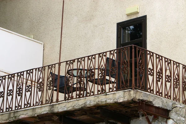 Balkon Służąc Górnych Piętrach Powierzchni Budynku Balustrady — Zdjęcie stockowe