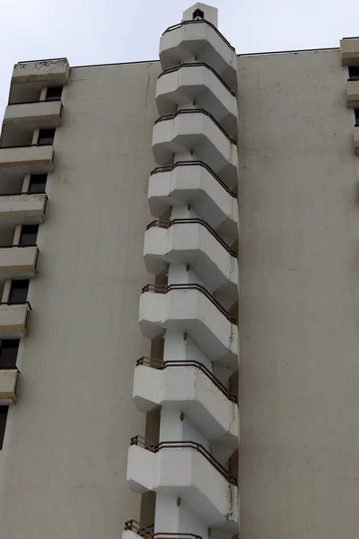 Балкон Обслуживание Верхних Этажах Здания Перилами — стоковое фото