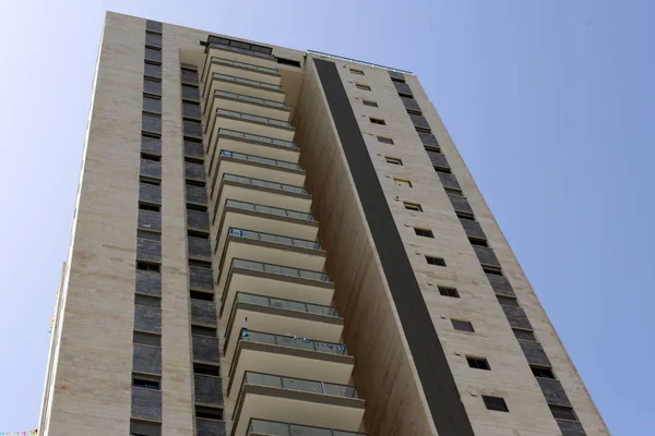 Balcón Servir Las Plantas Superiores Zona Del Edificio Con Barandillas —  Fotos de Stock